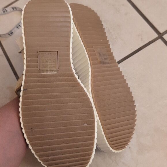 NEW Dolce Vita Drake Platform Sandals Cream Color Ivory Fabric Size 9 - Picture 3 of 10